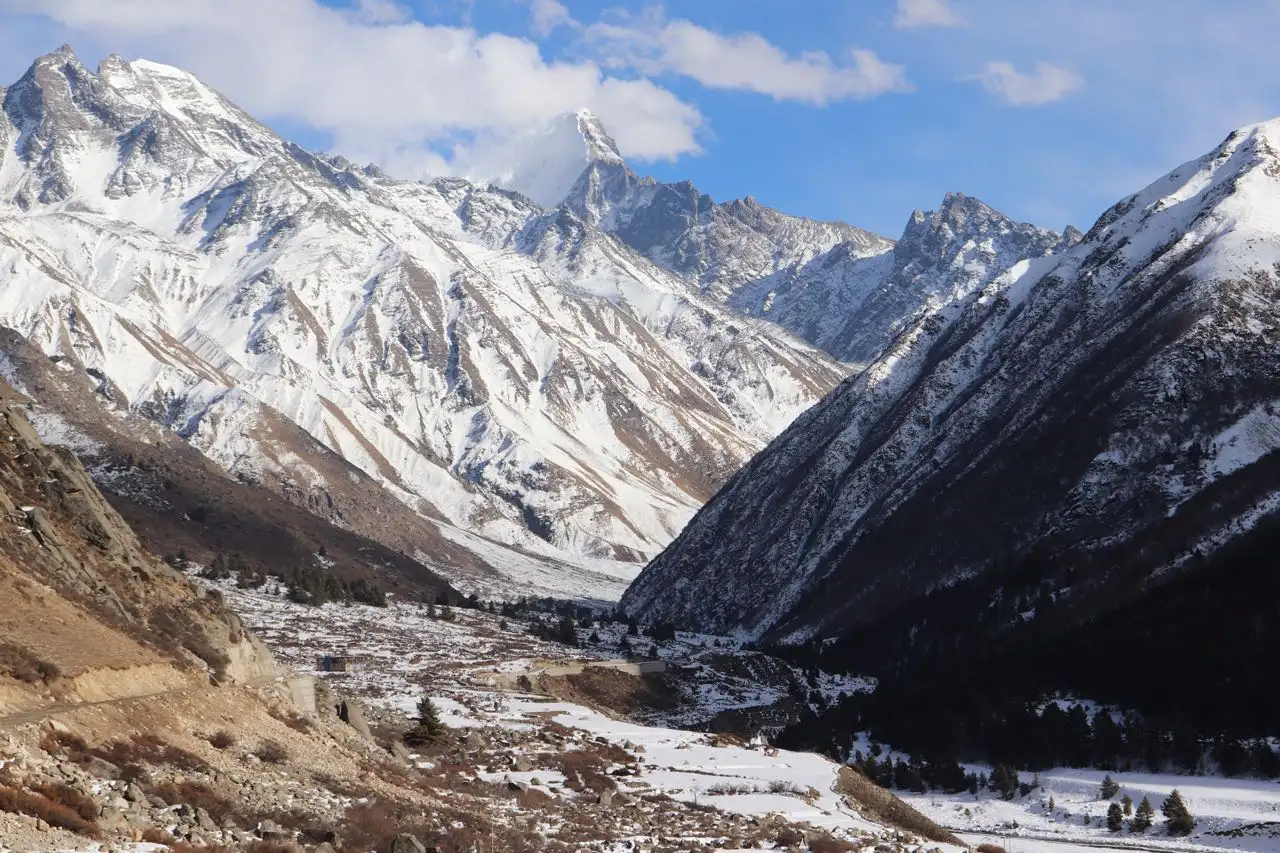Snow-covered mountains closing in on the upper Baspa valley above Chitkul in winter