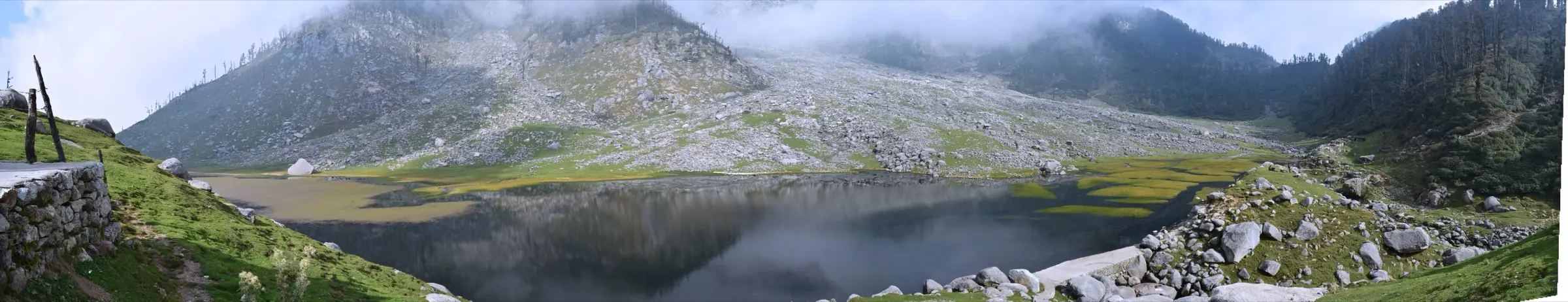 Panorama around Kareri Lake, with the Minkiani Pass on the ridge opposite the lake and the outflow towards Baleni Pass on the left